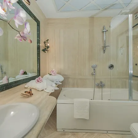 Sole Al Pantheon Suites