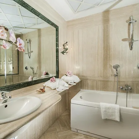 Sole Al Pantheon Suites
