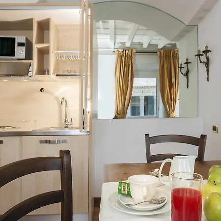 Konukevi Sole Al Pantheon Suites