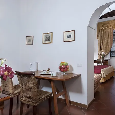 Sole Al Pantheon Suites