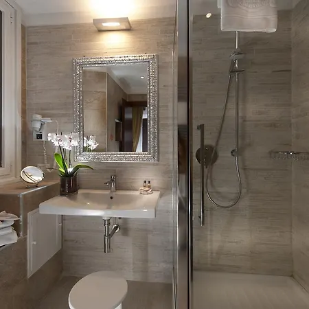 Konukevi Sole Al Pantheon Suites