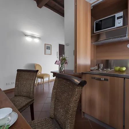 Sole Al Pantheon Suites Konukevi Roma