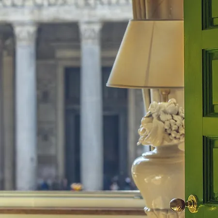 Sole Al Pantheon Suites *