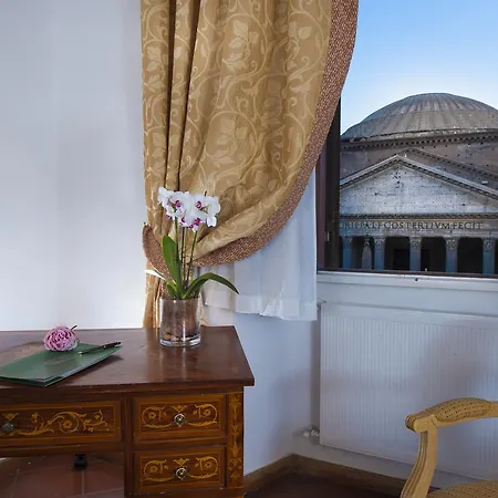 Sole Al Pantheon Suites