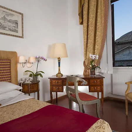 Sole Al Pantheon Suites *